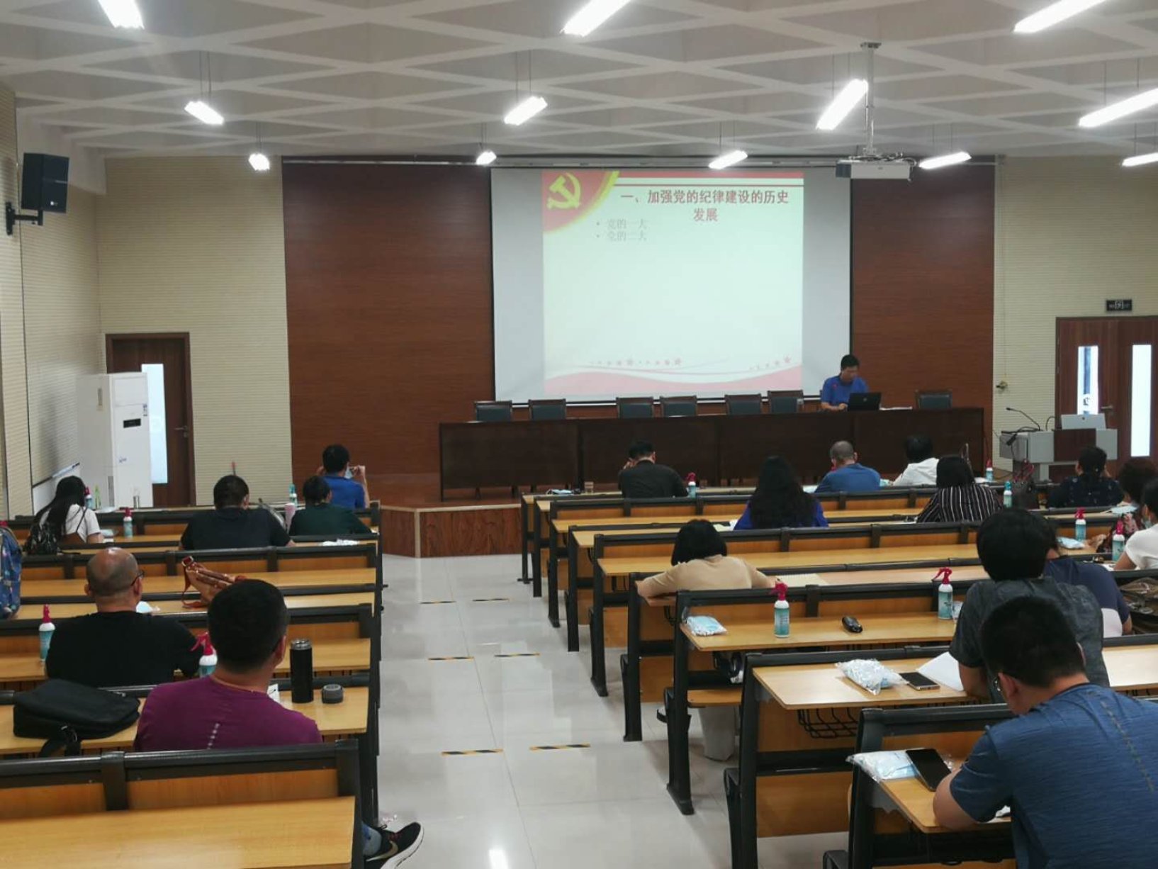 D:\日常党建工作\优游ub8党员政治理论学习党日活动党课等\微信图片_20200619104754.jpg